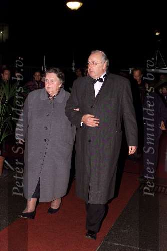 Amsterdam 3 december 2001

Premiere Minoes in Pathe Arena.
Mart  Smeets met zijn schoonmoeder