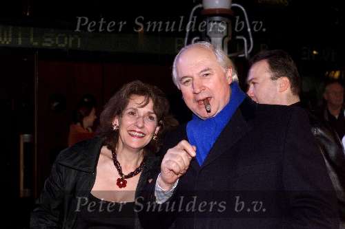 ROTTERDAM 11 december 2001
Premiere Lord of Rings in Rotterdam Pathe.
Mathijs v Heiningen met vrouw