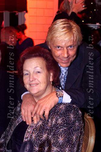 ROTTERDAM 10 december 2001
Rene Froger in Ahoy
Mien Froger met schoonzoon