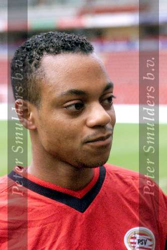 Eindhoven, 5 december 2001
De laatste training van PSV voor de tweede wedstrijd tegen PAOK
De 18 jarige rechtsbuiten van het tweede elftal van PSV is toegevoegd aan de selektie vanwege de grote ziekenboeg
NYAN WAU