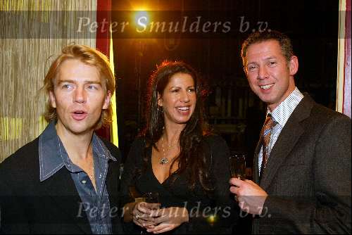 Den Bosch 2 december 2002
Premiere Tel uit je winst met 
Isa Hoes, Onno Hoes en Antonie Kamerling