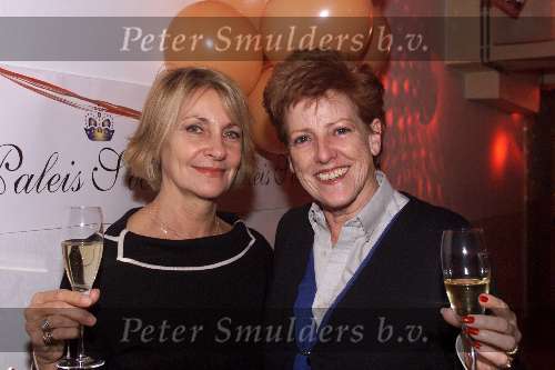 AMSTERDAM  9 DECEMBER 2001
Opening Paleis Soestdijk in Amsterdam 
Pamela Teves met collega