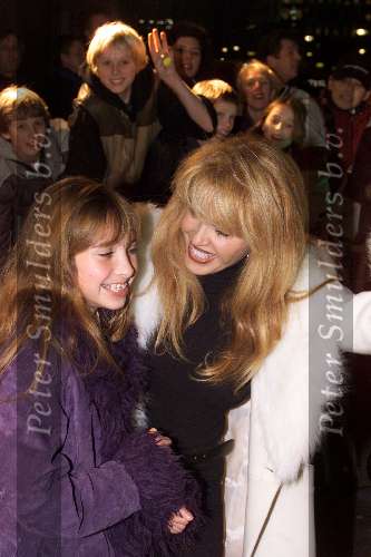 Amsterdam 3 december 2001
Premiere Minoes in Pathe Arena.
Patricia Paay met dochter