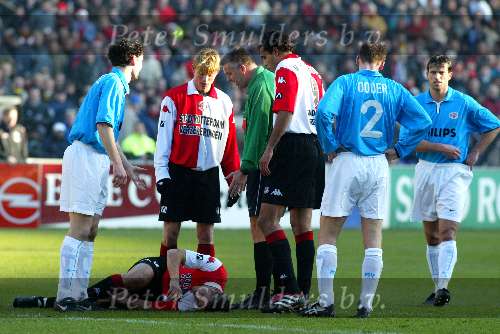 Rotterdam 16 decmber 2001
Feyenoord-PSV 0-0
Mark v Bommel en Patrick Pauwe Roelof Luinge en Pierre v Hooydonk