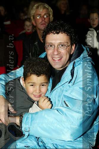 Kaatsheuvel 8 december 2002
Premiere wintershow in efteling.
Peter Douglas met zoontje