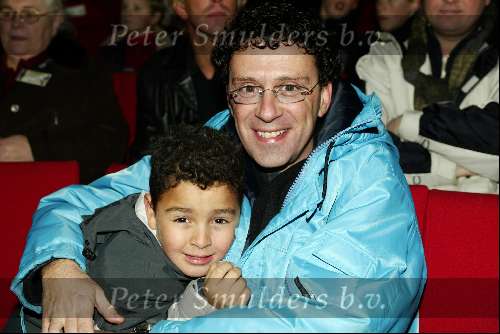 Kaatsheuvel 8 december 2002
Premiere wintershow in efteling.
Peter Douglas met zoontje