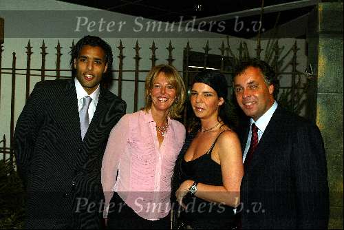 Breda 16 december 2002
Princess kerstborrel  2002
Pierre v Hooijdonk met vrouw
Aad Ouborg met vrouw