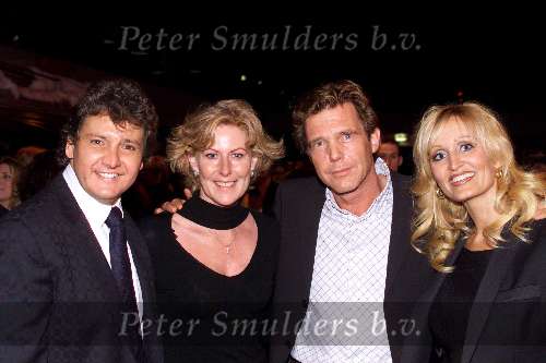 ROTTERDAM 10 december 2001
 Rene Froger in Ahoy
Rene Froger en Natasja Froger  en John de Mol Jr. en Els