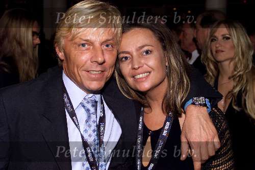 ROTTERDAM 10 december 2001
 Rene Froger in Ahoy
Zus Rene Froger met man