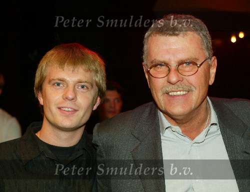 Den Bosch 2 december 2002
Premiere Tel uit je winst 
Robert Long met vriend