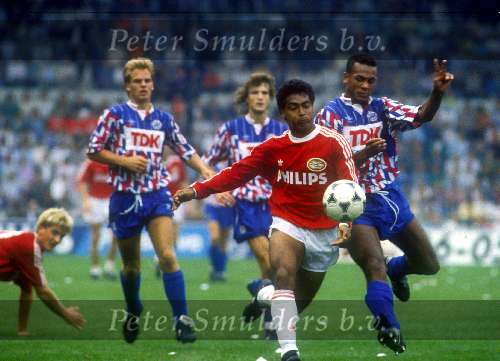 1991 Romario in duel met Marciano vink Frank de Boer