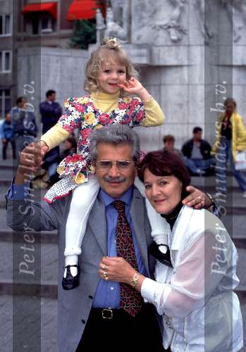 Amsterdam 1996
Anita Blokziel met Dr. Antognori en haar dochtertje op de dam