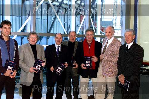 Rotterdam 10 december 2001
Presentatie Feyenoord boek met Rinus Israel, Coen Moulijn,Wim Jansen, Cor v d Gijp,Joop Hiele, Jacobs en Kees Jansma en Bert Nederlof