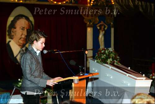 Hilversum 30 december 2003
Begrafenis Toni Boltini in circustent.Angelo Boltini