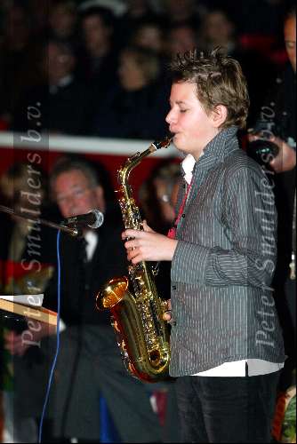 Hilversum 30 december 2003
Begrafenis Toni Boltini in circustent.Angelo Boltini met saxofoon
Peter Smulders bv