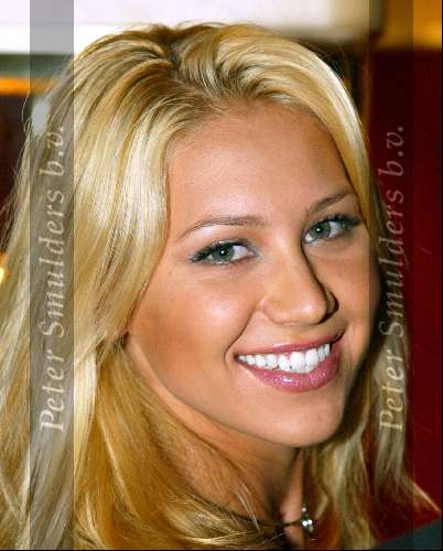 Amsterdam 10 december 2003
Miljonairsbeurs in de RAI Amsterdam. 
Anna Kournikova opent de beurs.