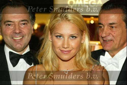 Amsterdam 10 december 2003
Miljonairsbeurs in de RAI Amsterdam. 
Anna Kournikova opent de beurs. Anna en Benno Leeser en direkteur Omega