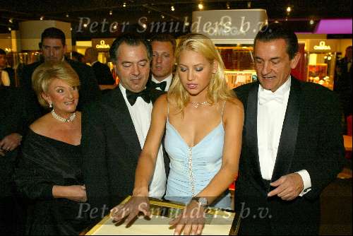 Amsterdam 10 december 2003
Miljonairsbeurs in de RAI Amsterdam. Anna Kournikova opent de beurs. 
Anna en Benno Leeser en direkteur Omega