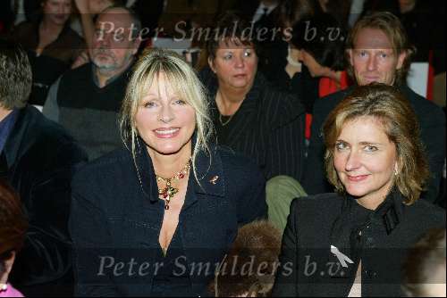 Amsterdam 10 december 2003
Veiling van jurken van Bekende Nederlandse vrouwen.   Babette Cremer