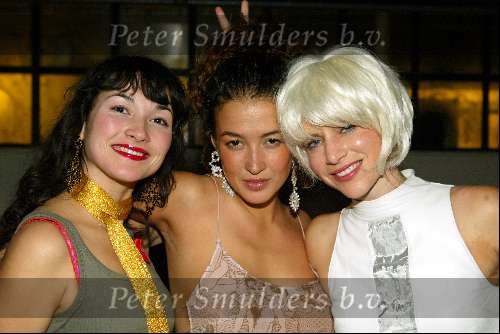 Amsterdam 19 december 2003
Orange Babies feest in Panama te Amsterdam.
Birgit Schuurman met Katja Schuurman en Ellen ten Damme als DJ\\\'s