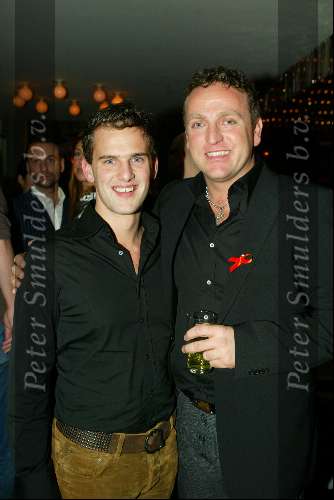 Amsterdam 19 december 2003
Orange Babies feest in Panama te Amsterdam.
Gordon met zijn vrien Jacob