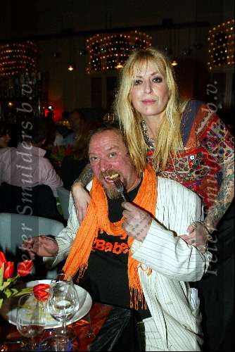 Amsterdam 19 december 2003
Orange Babies feest in Panama te Amsterdam.
Henk Schiffmacher met vrouw
Tatoeages