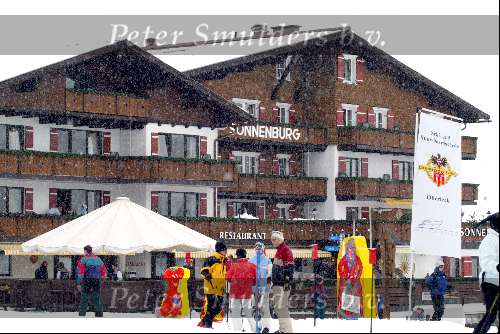 Lech 21 december 2003
Linda de Mol op Vakantie met haar kinderen 
Hotel Sonnenburg waar zij met haar familie Logeerde
Wintersport