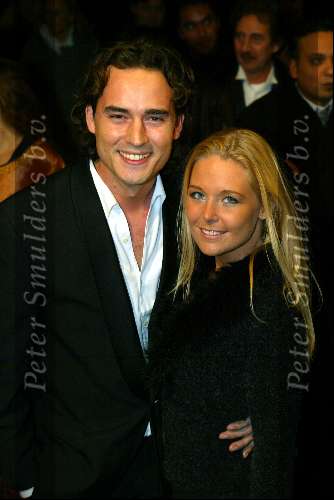 Amsterdam 15 december 2003
Premiere Lord of the Rings in Tuschinski.
Jeroen Nieuwenhuizen met vriendin