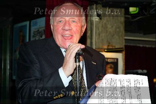 Amsterdam 1 december 2003
Presentatie DVD Willy Alberti in Amsterdam.   
Johnny Kraaykamp sr