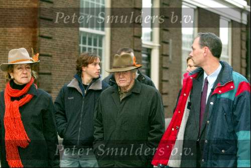 Amsterdam 28 december 2003
Prinses Maxima en Prinses Amalia wandelen met ouders Maxima en broer en zus bij Paleis op de Dam.
Jorge Zorreguita met vrouw en beveiliging