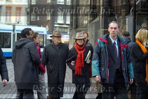 Amsterdam 28 december 2003
Prinses Maxima en Prinses Amalia wandelen met ouders Maxima en broer en zus bij Paleis op de Dam.
Jorge Zorreguita met vrouw