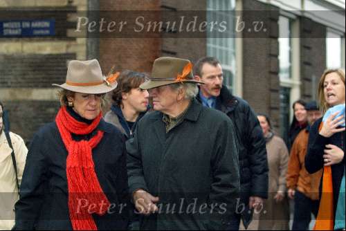 Amsterdam 28 december 2003
Prinses Maxima en Prinses Amalia wandelen met ouders Maxima en broer en zus bij Paleis op de Dam.
Jorge Zorreguita met vrouw