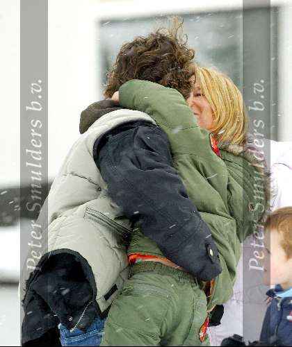 Lech 21 december 2003
Linda de Mol op Vakantie met haar kinderen 
Hier samen met haar vriend Sander Vahle en zoontje Julian de Mol
Wintersport