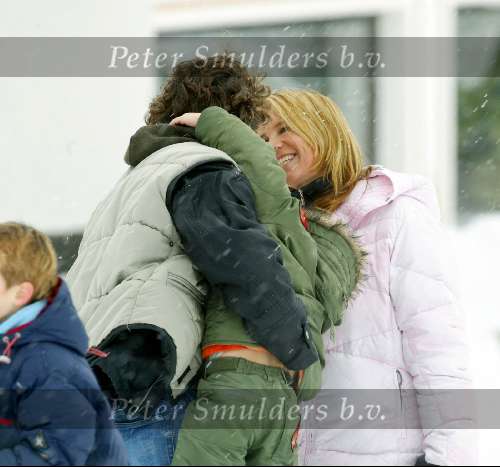 Lech 21 december 2003
Linda de Mol op Vakantie met haar kinderen 
Hier samen met haar vriend Sander Vahle en zoontje Julian de Mol
Wintersport