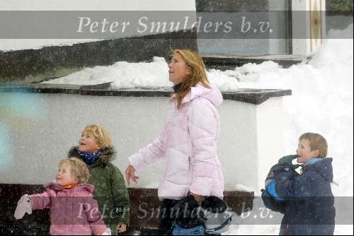 Lech 21 december 2003
Linda de Mol op Vakantie met haar kinderen 
Hier samen met haar dochter Noa de Mol en zoontje Julian de Mol
Wintersport