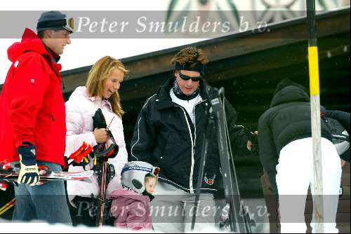 Lech 21 december 2003
Linda de Mol op Vakantie met haar kinderen 
Hier samen met haar dochter Noa de Mol en John de mol Jr.
Linda op de skies
Wintersport