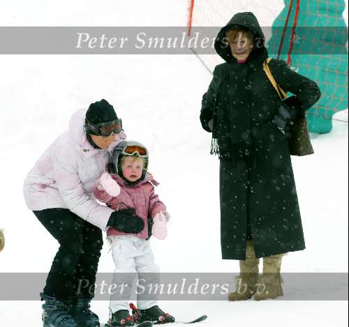 Lech 21 december 2003
Linda de Mol op Vakantie met haar kinderen 
Op de foto dochter Noa de Mol en haar moeder Mevr. de Mol