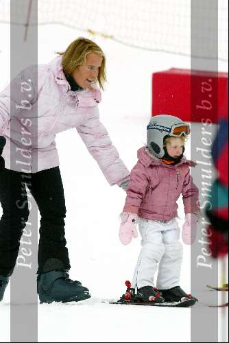 Lech 21 december 2003
Linda de Mol op Vakantie met haar kinderen 
Hier samen met haar dochter Noa de Mol 
Linda op de skies
Wintersport