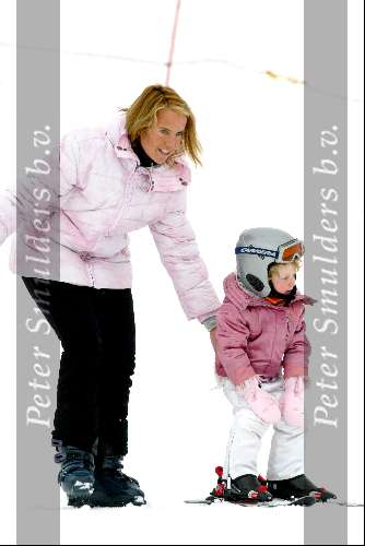 Lech 21 december 2003
Linda de Mol op Vakantie met haar kinderen 
Hier samen met haar dochter Noa de Mol 
Linda op de skies
Wintersport