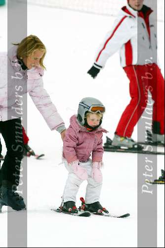 Lech 21 december 2003
Linda de Mol op Vakantie met haar kinderen 
Op de foto dochter Noa de Mol
