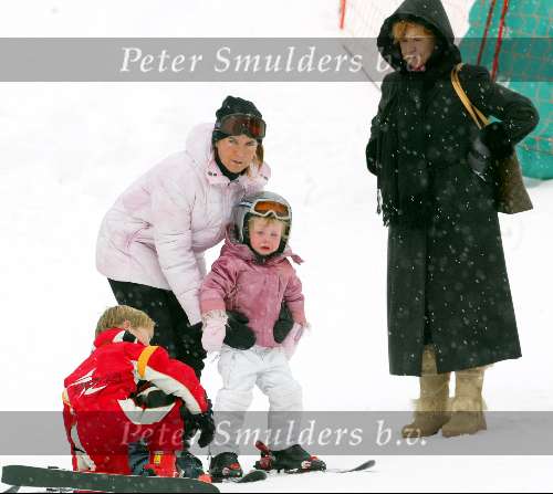 Lech 21 december 2003
Linda de Mol op Vakantie met haar kinderen 
Op de foto dochter Noa de Mol en haar moeder Mevr. de Mol