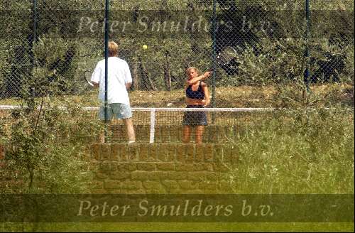 Tavernelle 1 augustus 2002
Prins Willem Alexander en Prinses Maxima tennissen