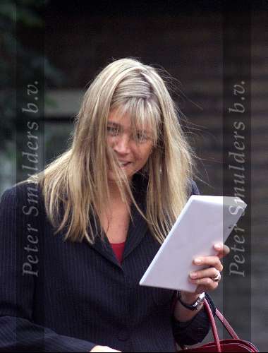 Laren, 6 september 2000
Maxima met de chauffeur van het Koninklijkhuis bij tandarts Beekmans.