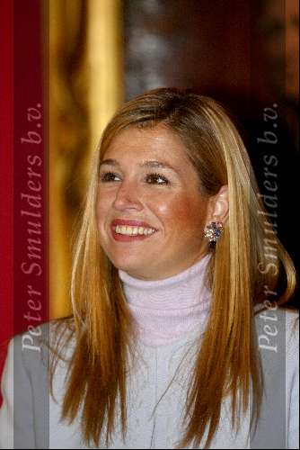Den Haag 9 januari 2002
Prins Willem Alexander en Maxima krijgen eerste postzegeloverhandigd door Peter Bakker op paleis Noordeinde.