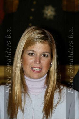 Den Haag 9 januari 2002
Prinses Maxima krijgt  kroon overhandigd