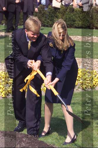 Lisse 9 mei 2001
Maxima en Prins Willem Alexander bezoeken de Keukehof.
en planten een boom