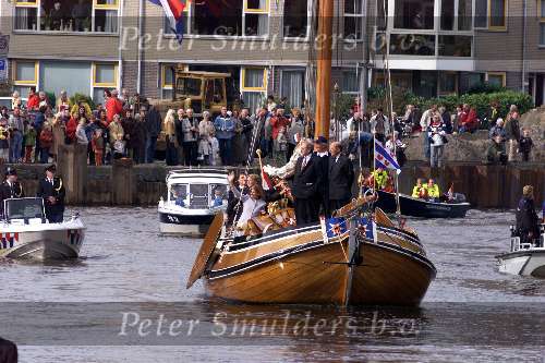 Leeuwarden 10 oktober 2001
Prins Willem Alexander en Maxima bezoeken de provincie Friesland.  Ed Nijpels  Skutsje