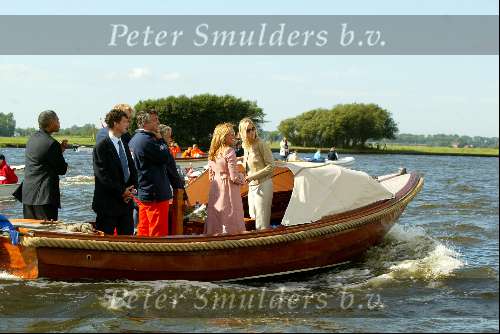 Kaagdorp 11 juli 2002
Prinses Maxima op een volgboot om haar man te zien zeilen