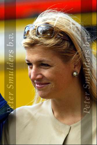 Kaagdorp 11 juli 2002
Prinses Maxima op een volgboot om haar man te zien zeilen