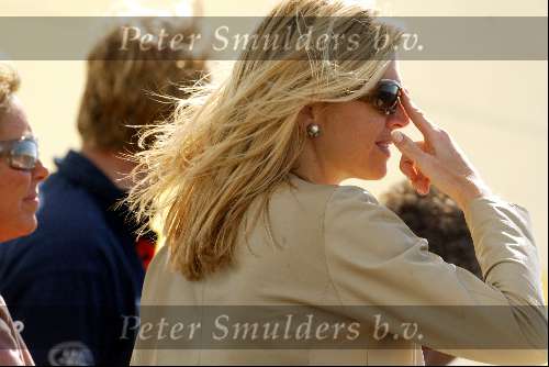 Kaagdorp 11 juli 2002
Prinses Maxima op een volgboot om haar man te zien zeilen